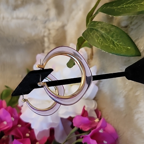 Vintage Earrings Light Transparent Purple with Gold Excelent Condition - Picture 5 of 9